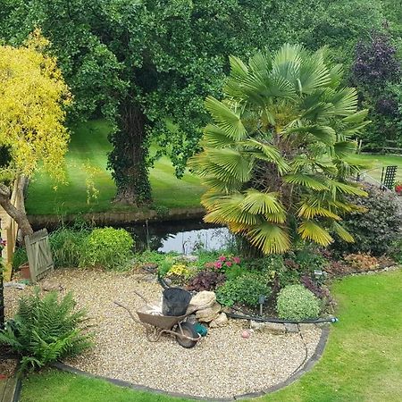 Riverside Lodge Pied A Terre Fordingbridge Exterior foto