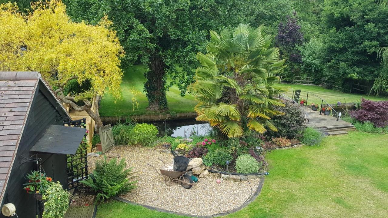 Riverside Lodge Pied A Terre Fordingbridge Exterior foto